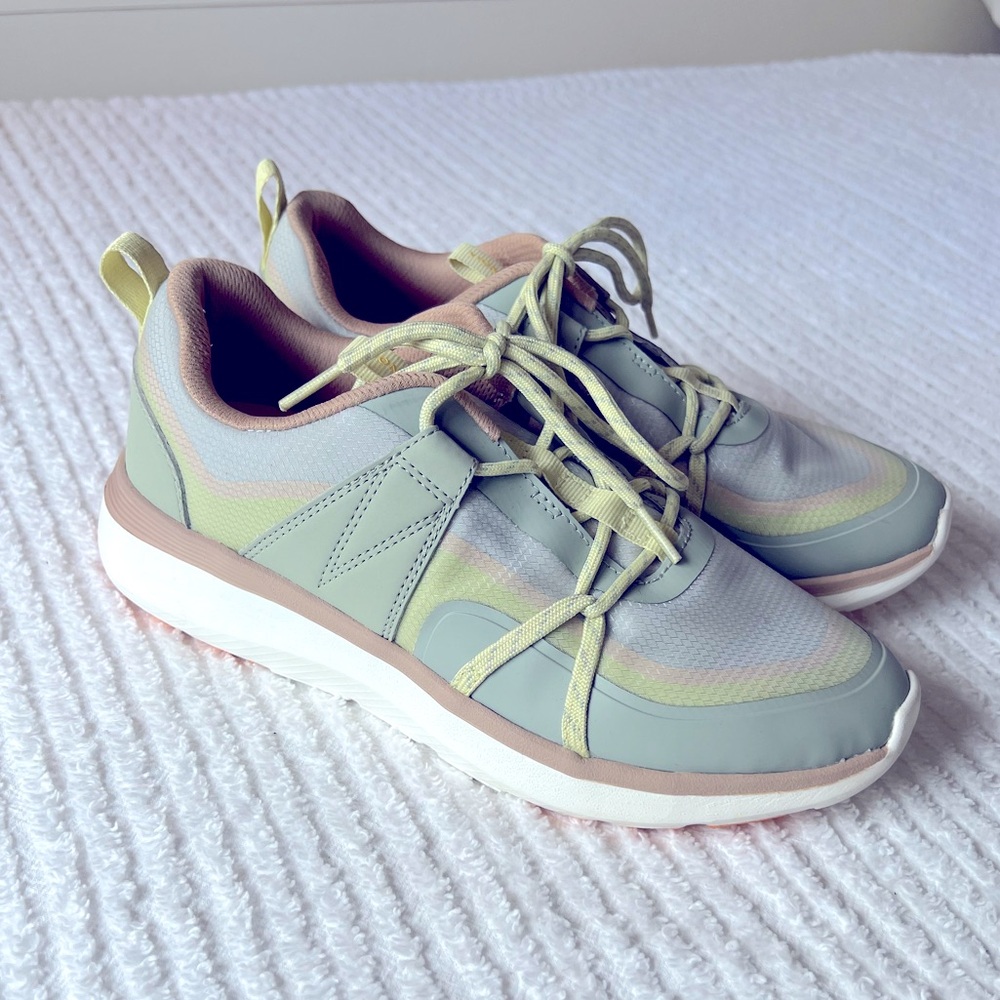 New without tags Vionic sneakers athletic shoes tennis shoes green and grey 8.5